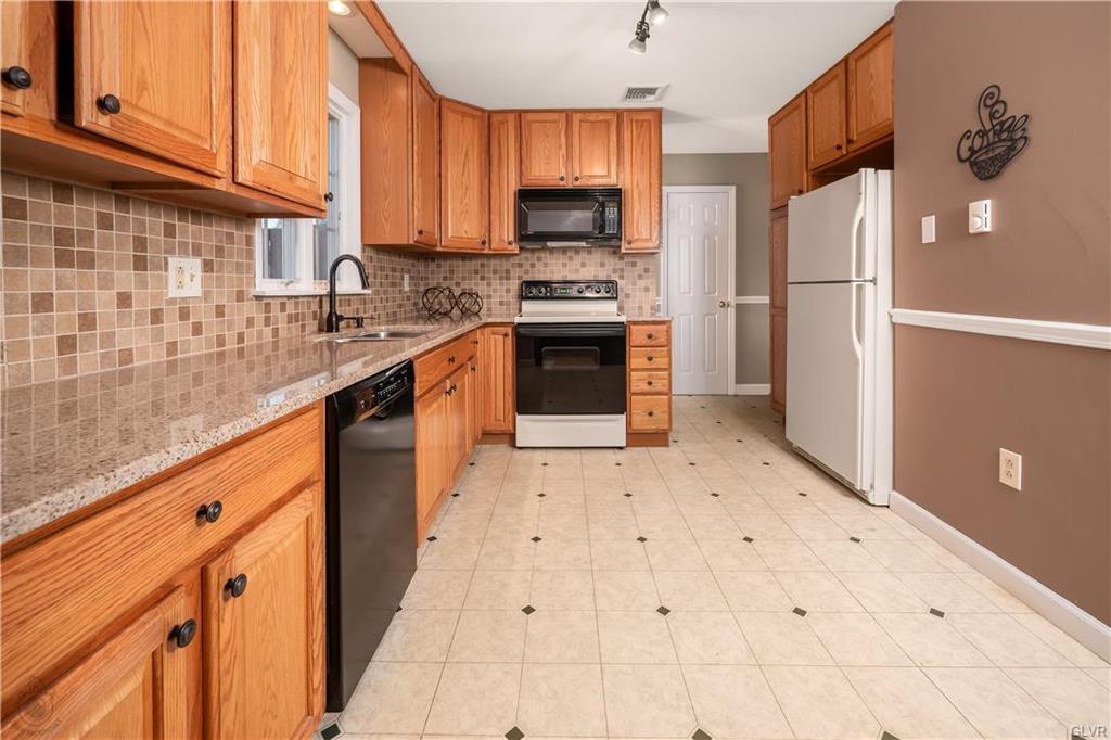 Coopersburg Borough, Pennsylvania 18036, United States, 3 Bedrooms Bedrooms, ,2 BathroomsBathrooms,Residential,Pending,91484