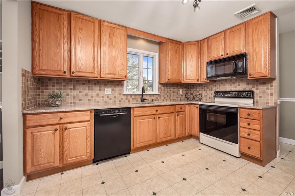 Coopersburg Borough, Pennsylvania 18036, United States, 3 Bedrooms Bedrooms, ,2 BathroomsBathrooms,Residential,Pending,91484