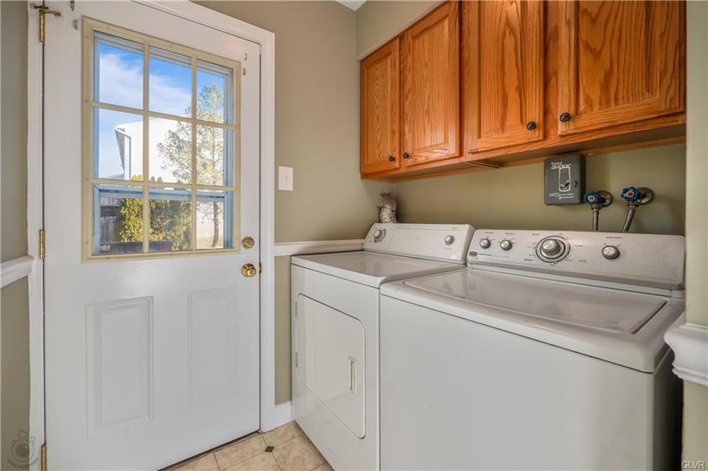 Coopersburg Borough, Pennsylvania 18036, United States, 3 Bedrooms Bedrooms, ,2 BathroomsBathrooms,Residential,Pending,91484