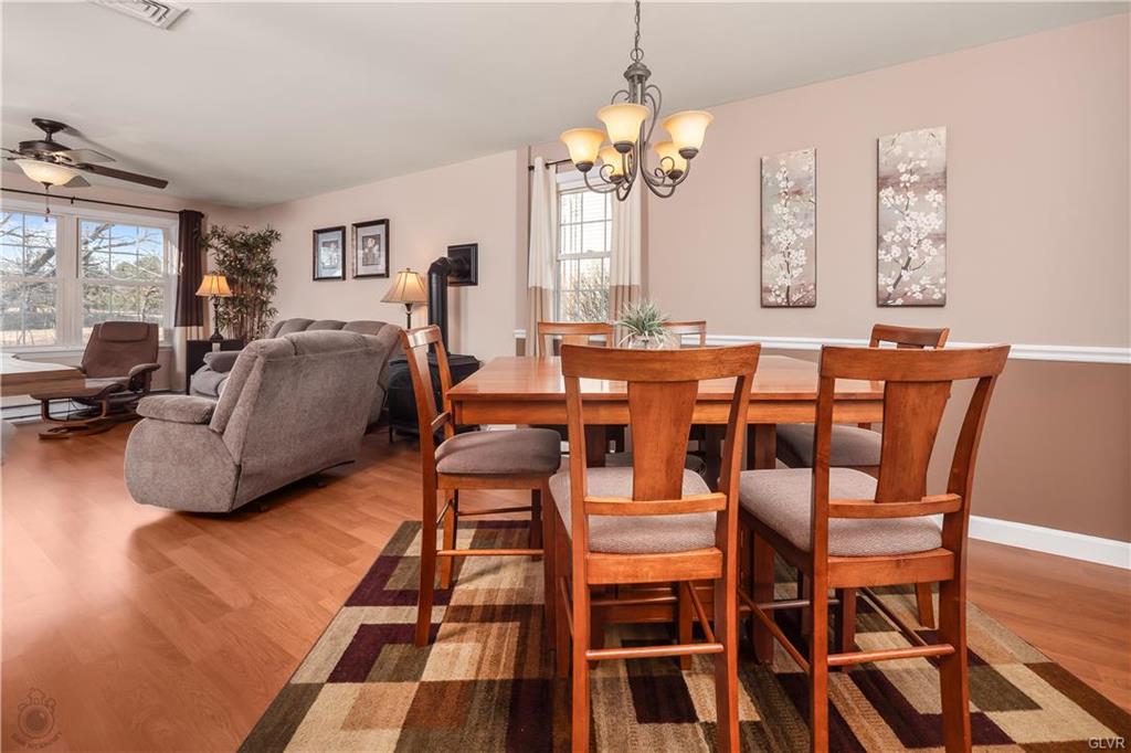 Coopersburg Borough, Pennsylvania 18036, United States, 3 Bedrooms Bedrooms, ,2 BathroomsBathrooms,Residential,Pending,91484