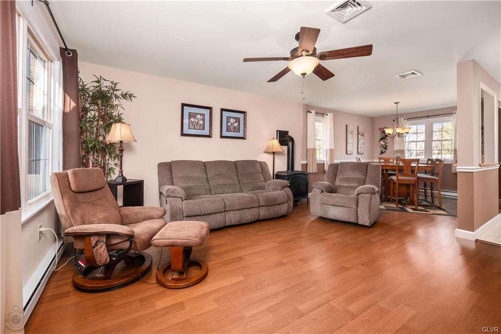 Coopersburg Borough, Pennsylvania 18036, United States, 3 Bedrooms Bedrooms, ,2 BathroomsBathrooms,Residential,Pending,91484