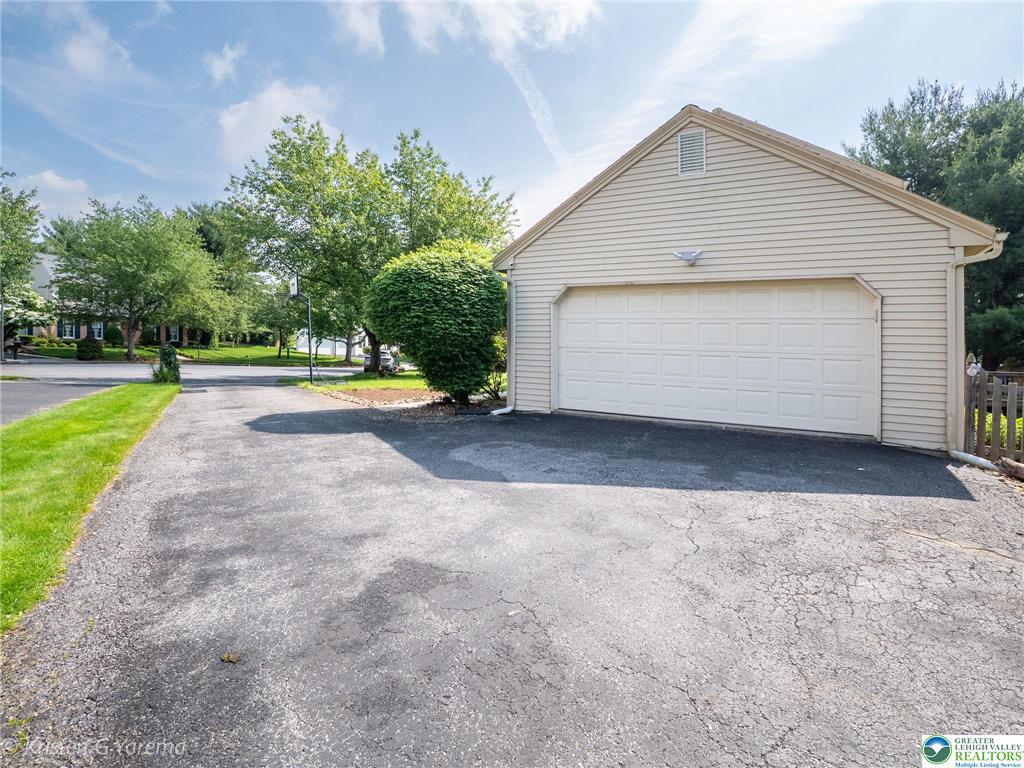 Lower Macungie Twp, Pennsylvania 18106, United States, 4 Bedrooms Bedrooms, ,3 BathroomsBathrooms,Residential,Pending,145941