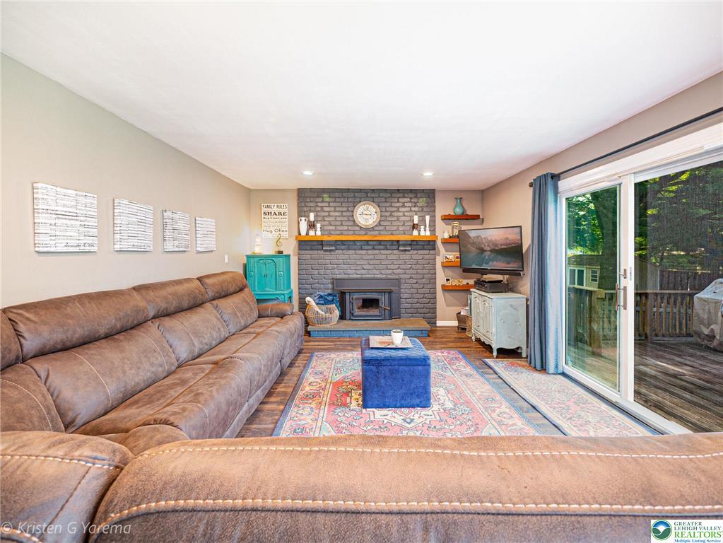 Lower Macungie Twp, Pennsylvania 18106, United States, 4 Bedrooms Bedrooms, ,3 BathroomsBathrooms,Residential,Pending,145941