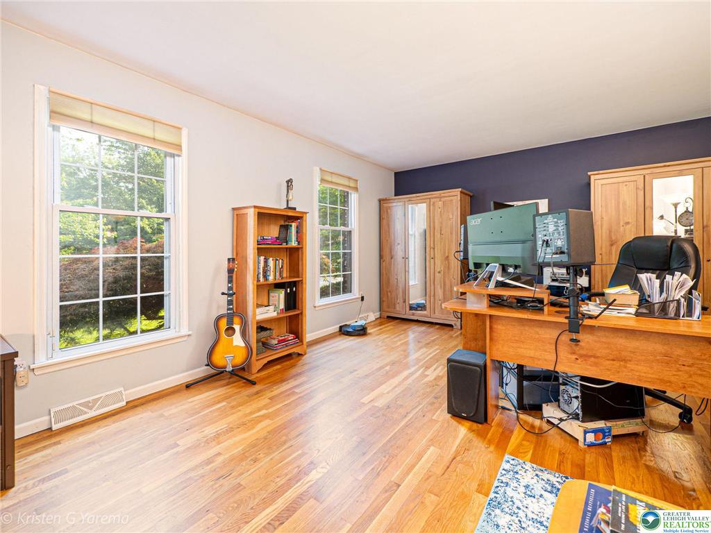 Lower Macungie Twp, Pennsylvania 18106, United States, 4 Bedrooms Bedrooms, ,3 BathroomsBathrooms,Residential,Pending,145941