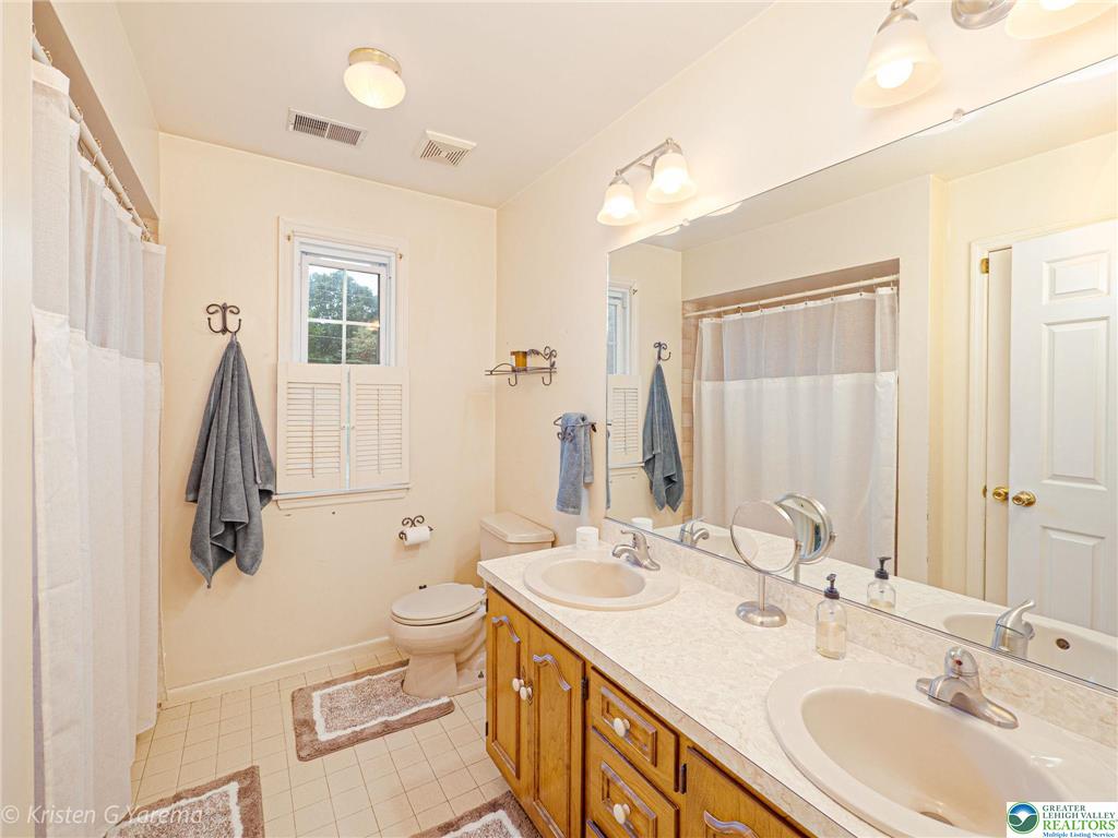 Lower Macungie Twp, Pennsylvania 18106, United States, 4 Bedrooms Bedrooms, ,3 BathroomsBathrooms,Residential,Pending,145941