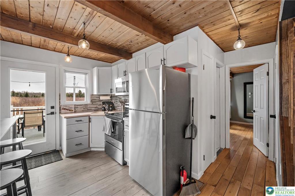 Coolbaugh Twp, Pennsylvania 18466, United States, 3 Bedrooms Bedrooms, ,2 BathroomsBathrooms,Residential,Active,99128