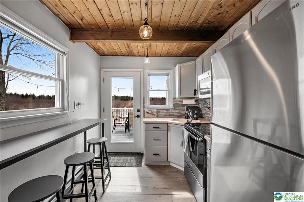 Coolbaugh Twp, Pennsylvania 18466, United States, 3 Bedrooms Bedrooms, ,2 BathroomsBathrooms,Residential,Active,99128