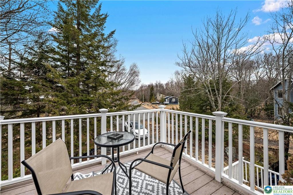 Coolbaugh Twp, Pennsylvania 18466, United States, 3 Bedrooms Bedrooms, ,2 BathroomsBathrooms,Residential,Active,99128