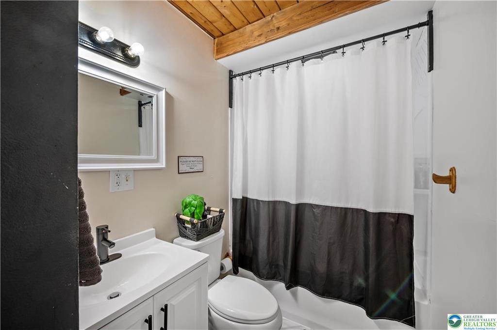 Coolbaugh Twp, Pennsylvania 18466, United States, 3 Bedrooms Bedrooms, ,2 BathroomsBathrooms,Residential,Active,99128