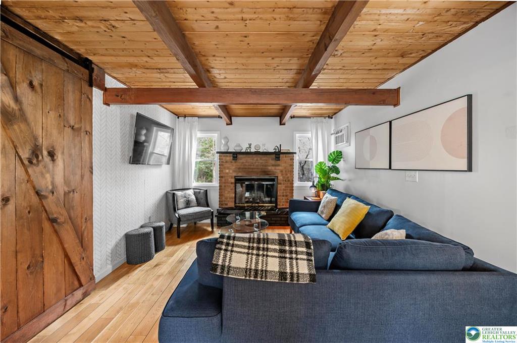 Coolbaugh Twp, Pennsylvania 18466, United States, 3 Bedrooms Bedrooms, ,2 BathroomsBathrooms,Residential,Active,99128