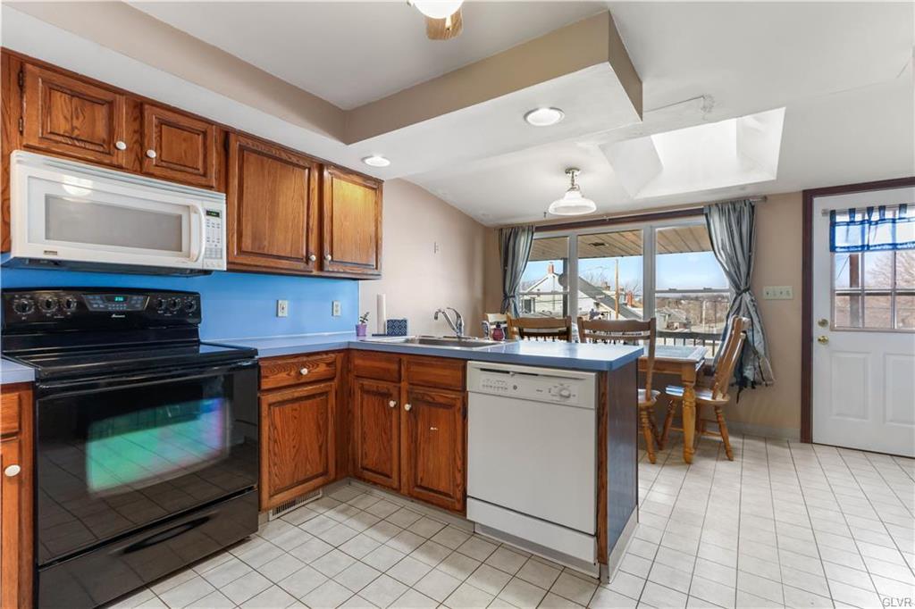 Coplay Borough, Pennsylvania 18037, United States, 3 Bedrooms Bedrooms, ,1 BathroomBathrooms,Residential,Pending,78038