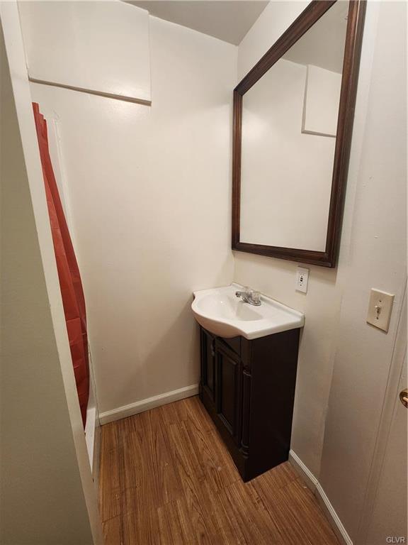 Allentown City, Pennsylvania 18103, United States, 3 Bedrooms Bedrooms, ,2 BathroomsBathrooms,Residential,Pending,86975