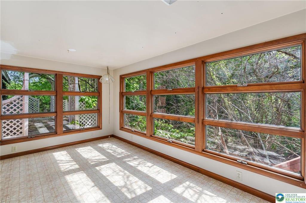 Upper Milford Twp, Pennsylvania 18092, United States, 5 Bedrooms Bedrooms, ,4 BathroomsBathrooms,Residential,Pending,123345