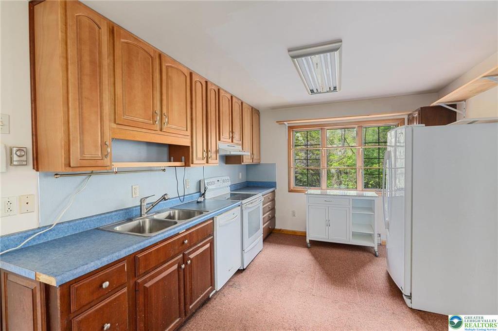 Upper Milford Twp, Pennsylvania 18092, United States, 5 Bedrooms Bedrooms, ,4 BathroomsBathrooms,Residential,Pending,123345