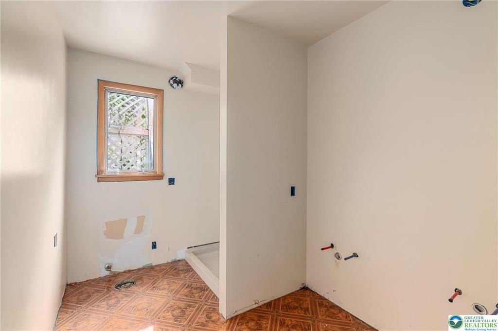 Upper Milford Twp, Pennsylvania 18092, United States, 5 Bedrooms Bedrooms, ,4 BathroomsBathrooms,Residential,Pending,123345