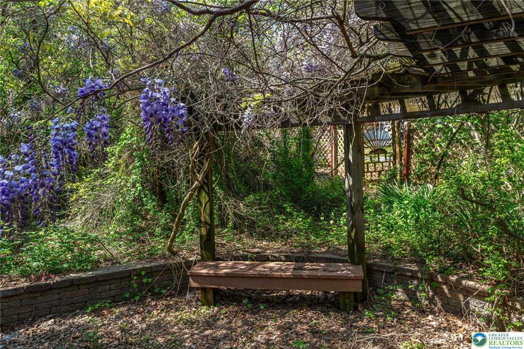 Upper Milford Twp, Pennsylvania 18092, United States, 5 Bedrooms Bedrooms, ,4 BathroomsBathrooms,Residential,Pending,123345