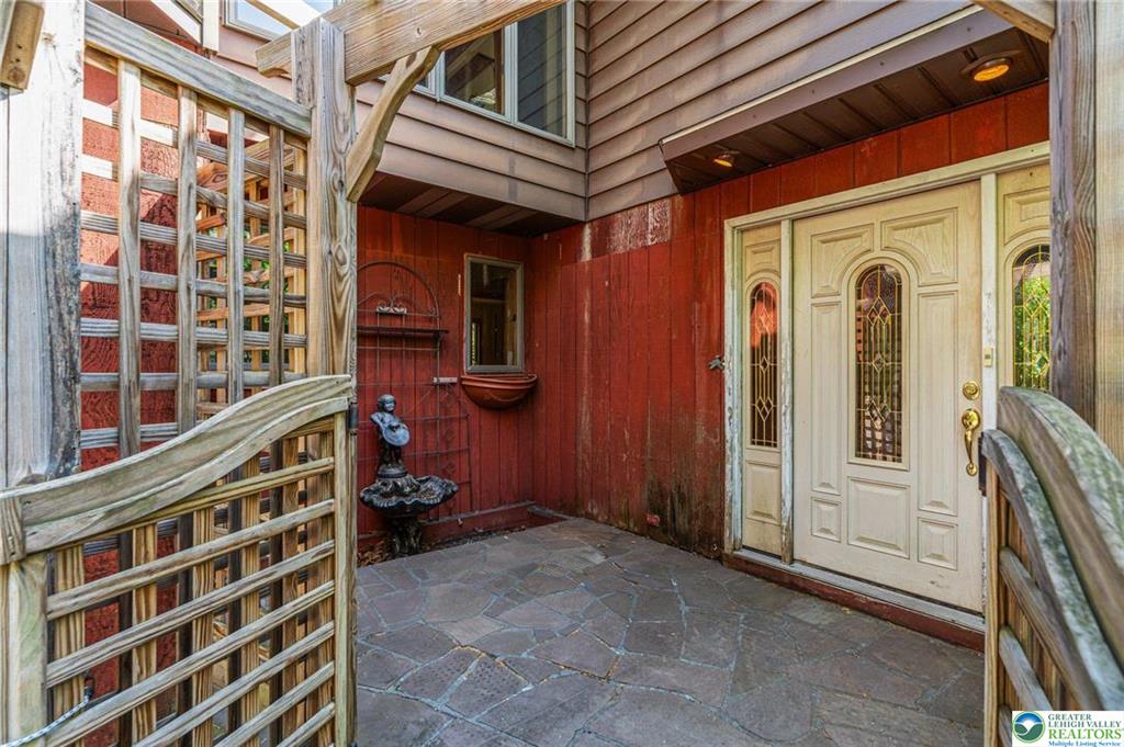 Upper Milford Twp, Pennsylvania 18092, United States, 5 Bedrooms Bedrooms, ,4 BathroomsBathrooms,Residential,Pending,123345