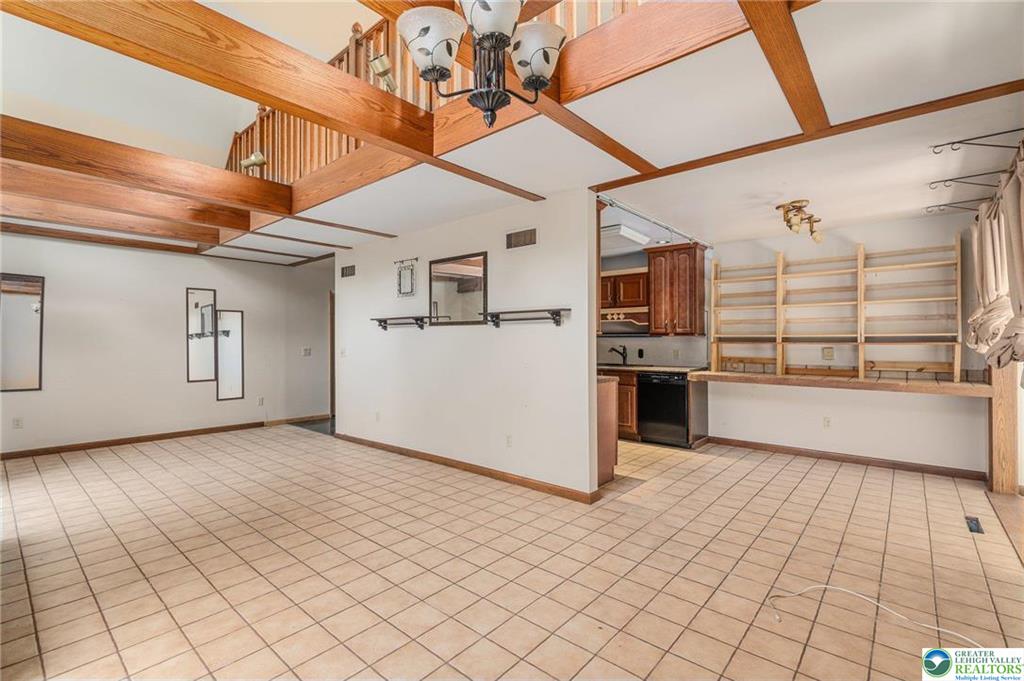 Upper Milford Twp, Pennsylvania 18092, United States, 5 Bedrooms Bedrooms, ,4 BathroomsBathrooms,Residential,Pending,123345