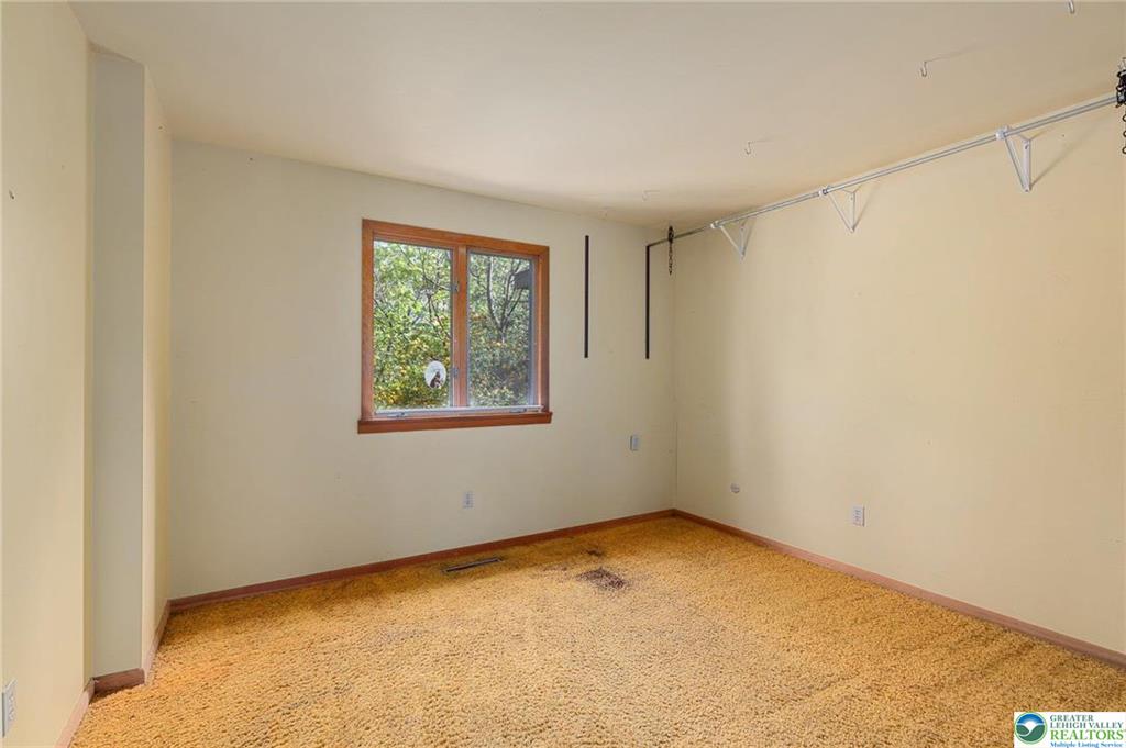 Upper Milford Twp, Pennsylvania 18092, United States, 5 Bedrooms Bedrooms, ,4 BathroomsBathrooms,Residential,Pending,123345