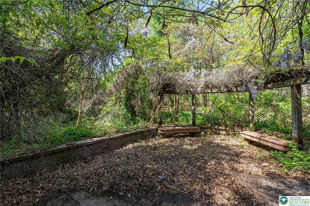 Upper Milford Twp, Pennsylvania 18092, United States, 5 Bedrooms Bedrooms, ,4 BathroomsBathrooms,Residential,Pending,123345