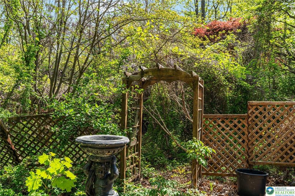 Upper Milford Twp, Pennsylvania 18092, United States, 5 Bedrooms Bedrooms, ,4 BathroomsBathrooms,Residential,Pending,123345