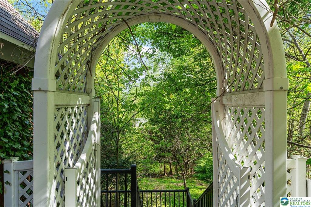 Upper Milford Twp, Pennsylvania 18092, United States, 5 Bedrooms Bedrooms, ,4 BathroomsBathrooms,Residential,Pending,123345