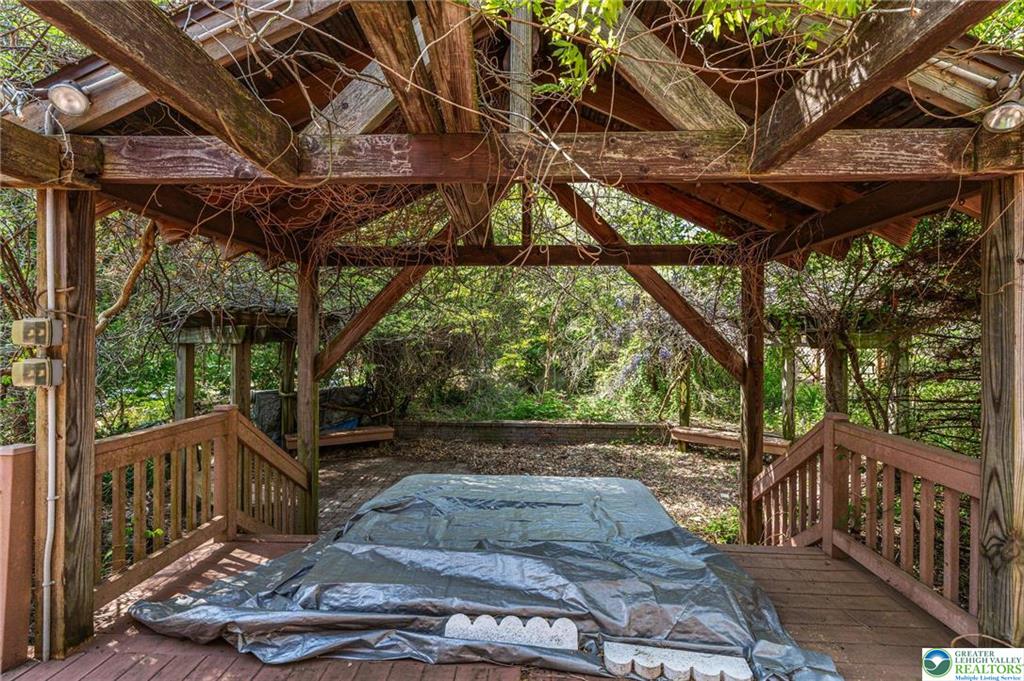 Upper Milford Twp, Pennsylvania 18092, United States, 5 Bedrooms Bedrooms, ,4 BathroomsBathrooms,Residential,Pending,123345