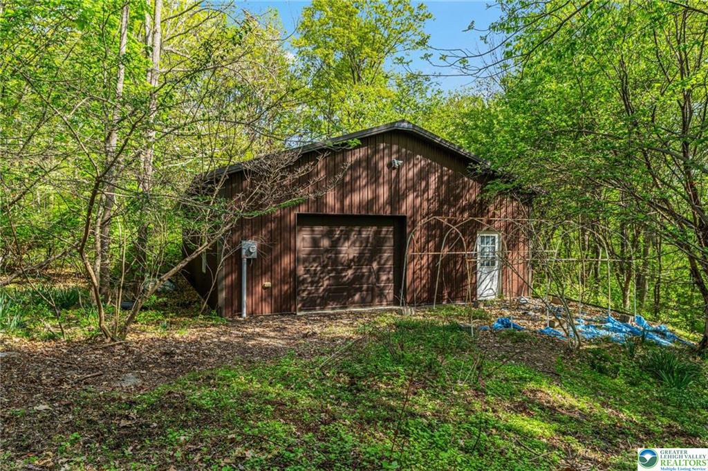 Upper Milford Twp, Pennsylvania 18092, United States, 5 Bedrooms Bedrooms, ,4 BathroomsBathrooms,Residential,Pending,123345