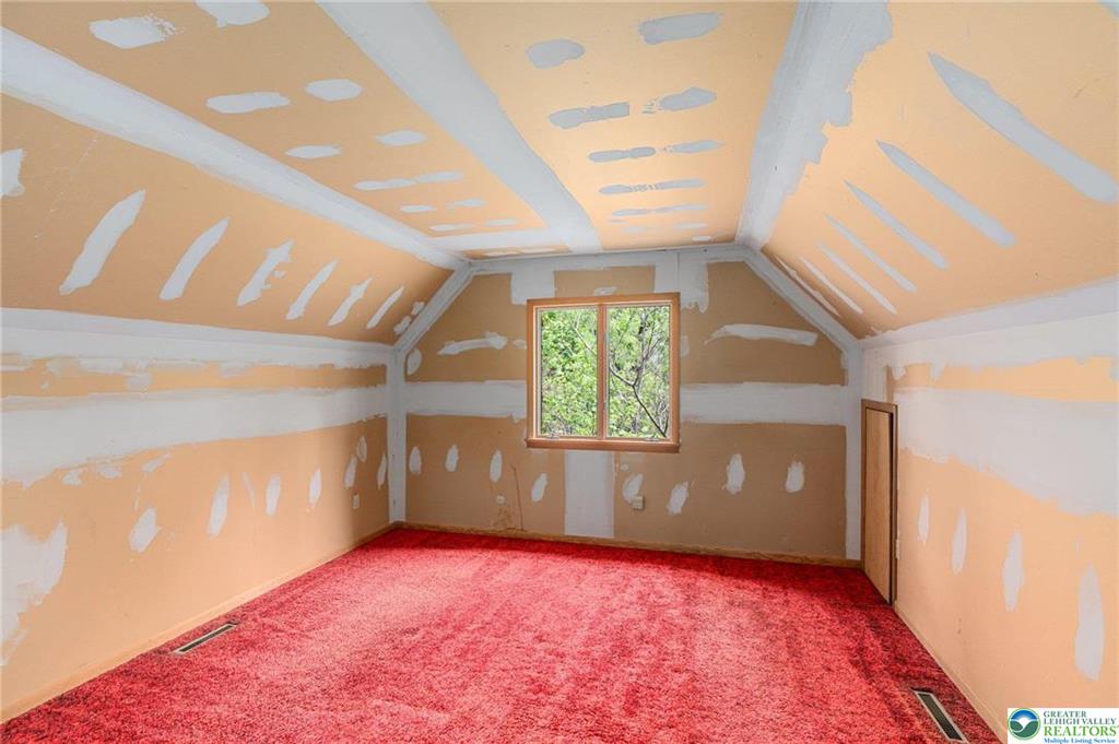 Upper Milford Twp, Pennsylvania 18092, United States, 5 Bedrooms Bedrooms, ,4 BathroomsBathrooms,Residential,Pending,123345