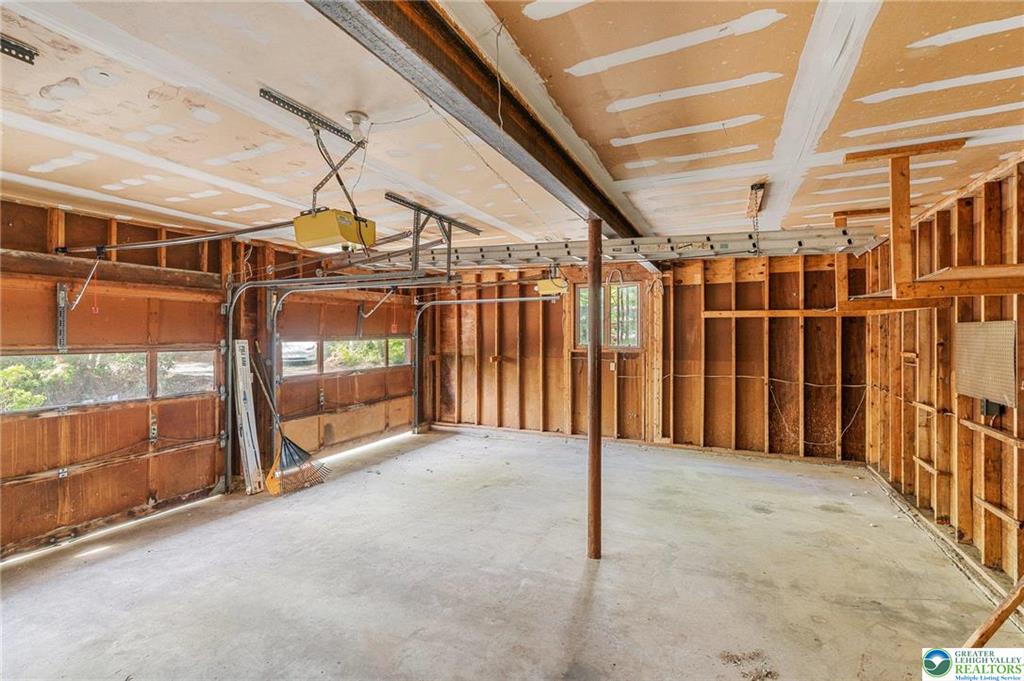 Upper Milford Twp, Pennsylvania 18092, United States, 5 Bedrooms Bedrooms, ,4 BathroomsBathrooms,Residential,Pending,123345