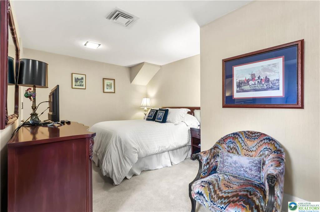 Allentown City, Pennsylvania 18104, United States, 5 Bedrooms Bedrooms, ,4 BathroomsBathrooms,Residential,Active,113348