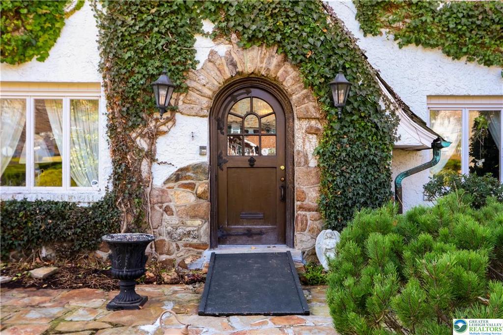 Allentown City, Pennsylvania 18104, United States, 5 Bedrooms Bedrooms, ,4 BathroomsBathrooms,Residential,Active,113348