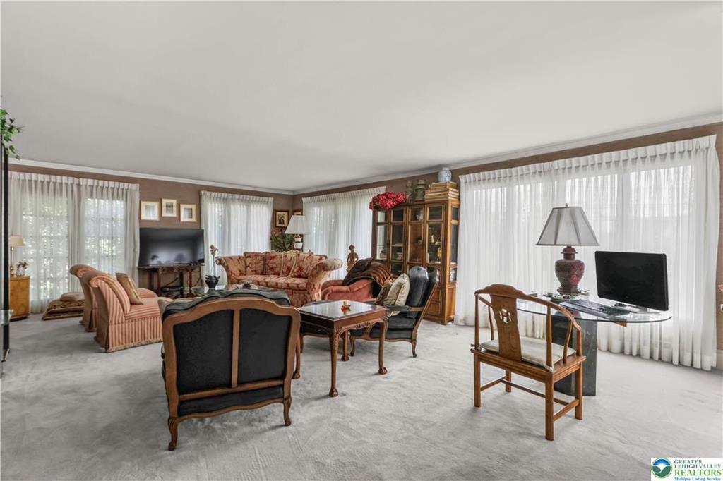 Allentown City, Pennsylvania 18104, United States, 5 Bedrooms Bedrooms, ,4 BathroomsBathrooms,Residential,Active,113348