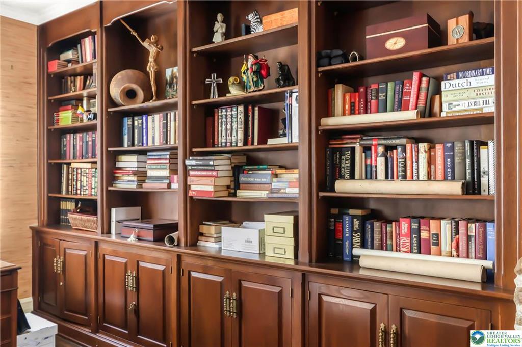 Allentown City, Pennsylvania 18104, United States, 5 Bedrooms Bedrooms, ,4 BathroomsBathrooms,Residential,Active,113348