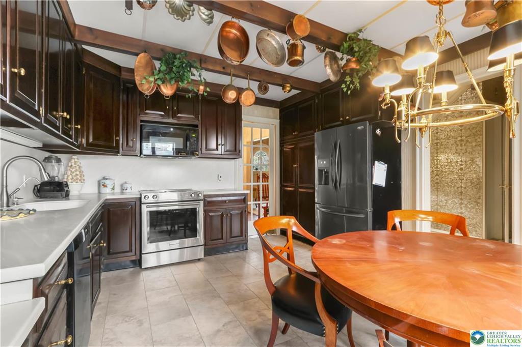 Allentown City, Pennsylvania 18104, United States, 5 Bedrooms Bedrooms, ,4 BathroomsBathrooms,Residential,Active,113348