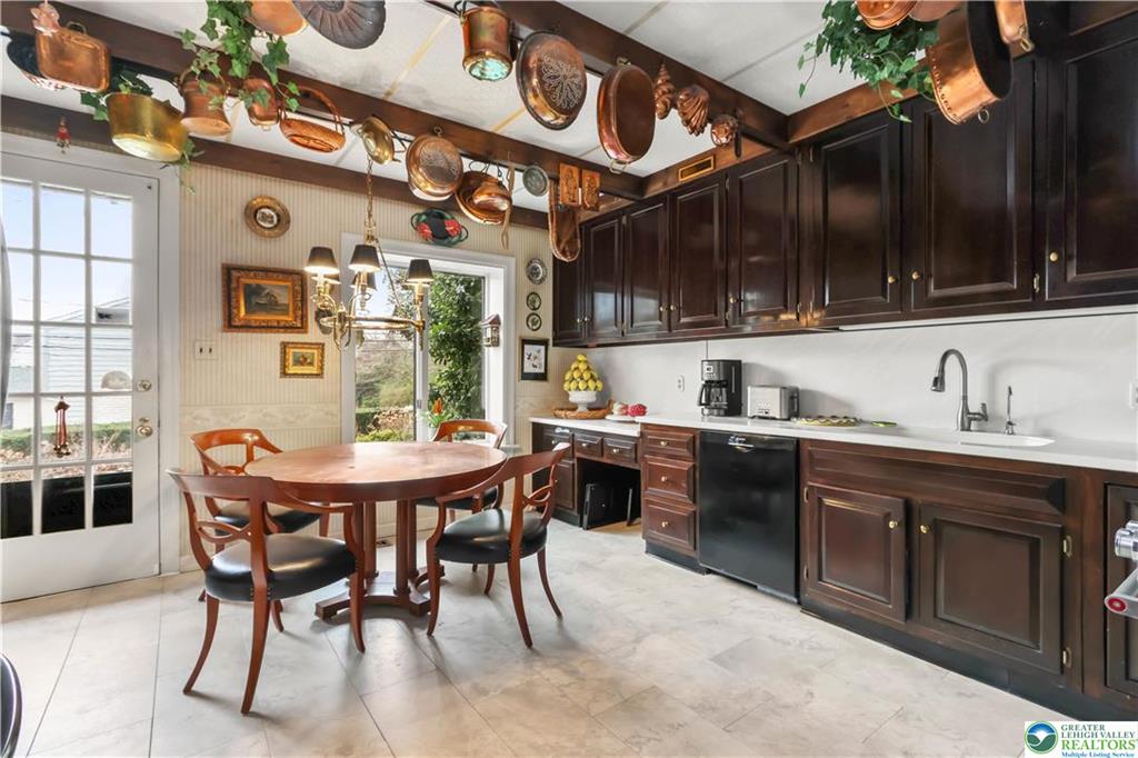 Allentown City, Pennsylvania 18104, United States, 5 Bedrooms Bedrooms, ,4 BathroomsBathrooms,Residential,Active,113348