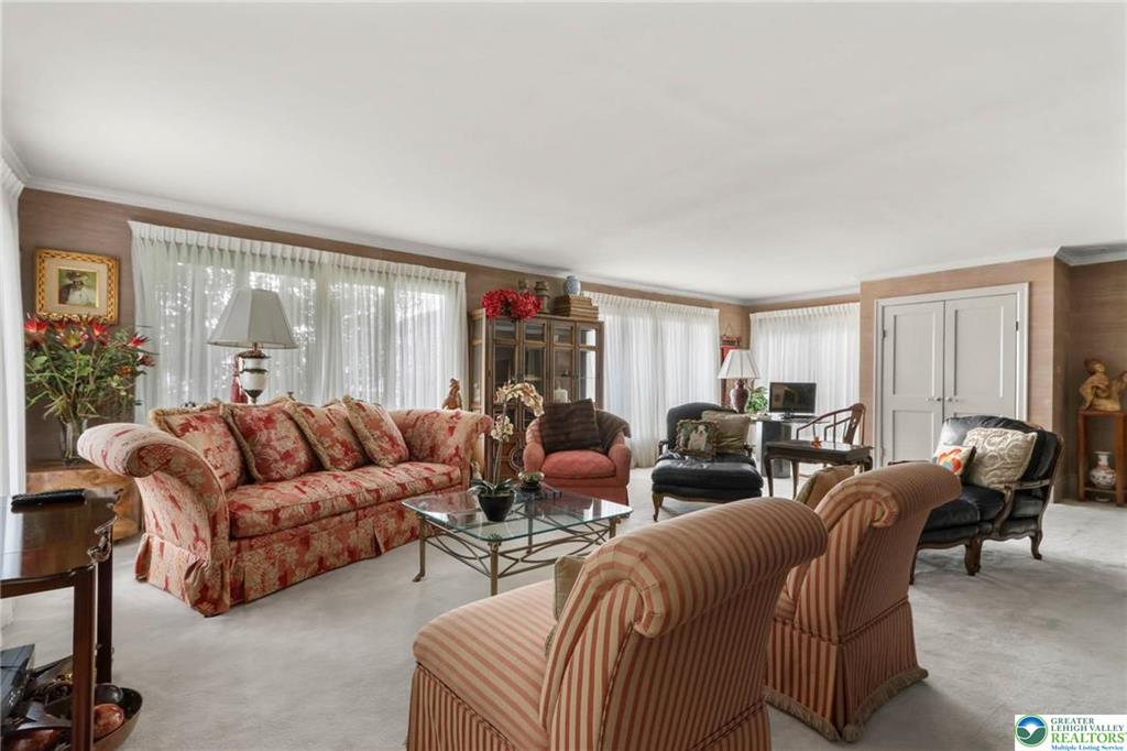 Allentown City, Pennsylvania 18104, United States, 5 Bedrooms Bedrooms, ,4 BathroomsBathrooms,Residential,Active,113348