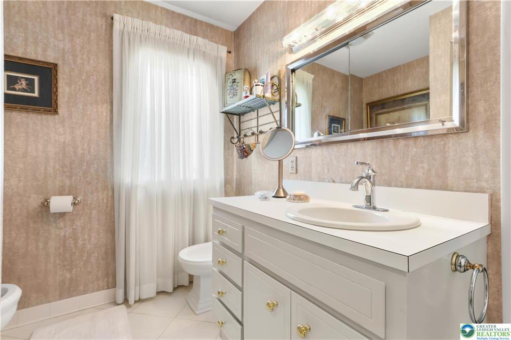 Allentown City, Pennsylvania 18104, United States, 5 Bedrooms Bedrooms, ,4 BathroomsBathrooms,Residential,Active,113348