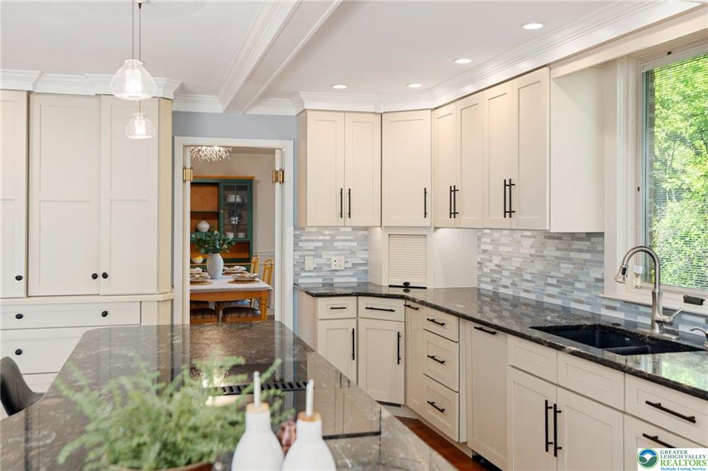 Lower Macungie Twp, Pennsylvania 18049, United States, 4 Bedrooms Bedrooms, ,6 BathroomsBathrooms,Residential,Pending,131119