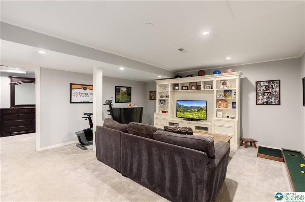 Lower Macungie Twp, Pennsylvania 18049, United States, 4 Bedrooms Bedrooms, ,6 BathroomsBathrooms,Residential,Pending,131119