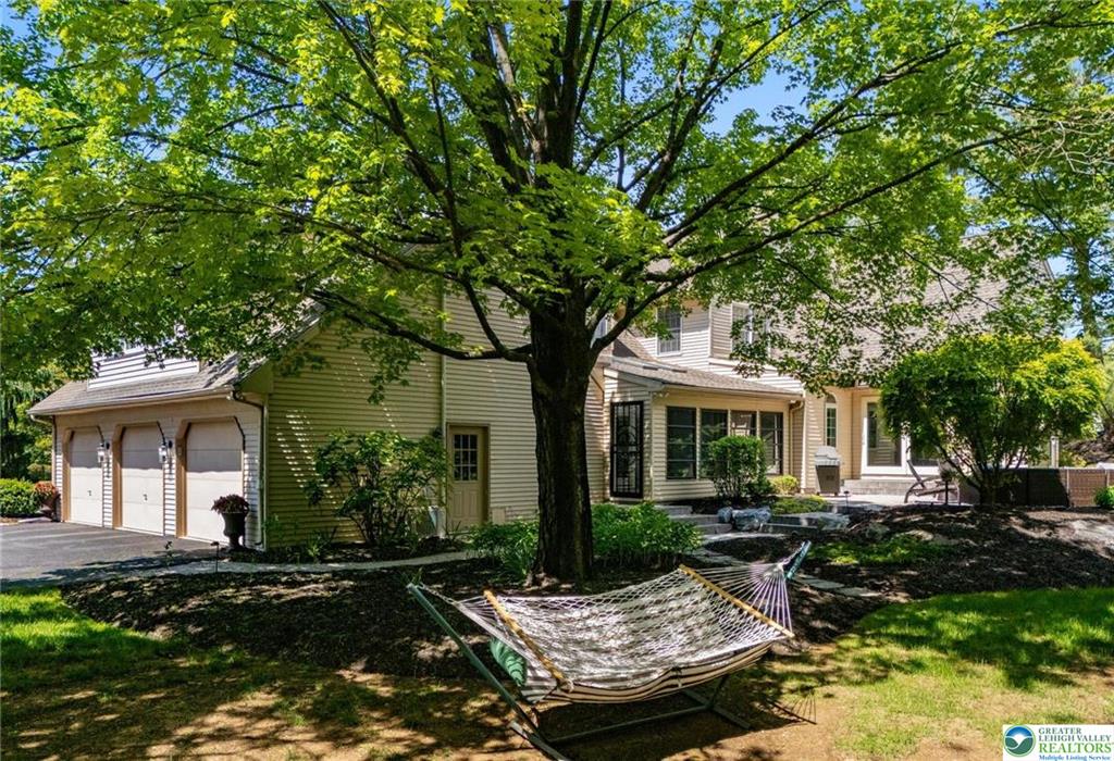 Lower Macungie Twp, Pennsylvania 18049, United States, 4 Bedrooms Bedrooms, ,6 BathroomsBathrooms,Residential,Pending,131119