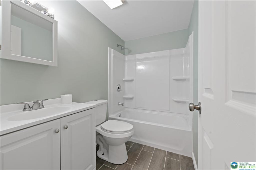 Nesquehoning Borough, Pennsylvania 18240, United States, 5 Bedrooms Bedrooms, ,3 BathroomsBathrooms,Residential,Active,108243