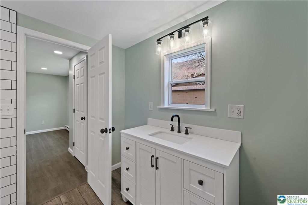 Nesquehoning Borough, Pennsylvania 18240, United States, 5 Bedrooms Bedrooms, ,3 BathroomsBathrooms,Residential,Active,108243