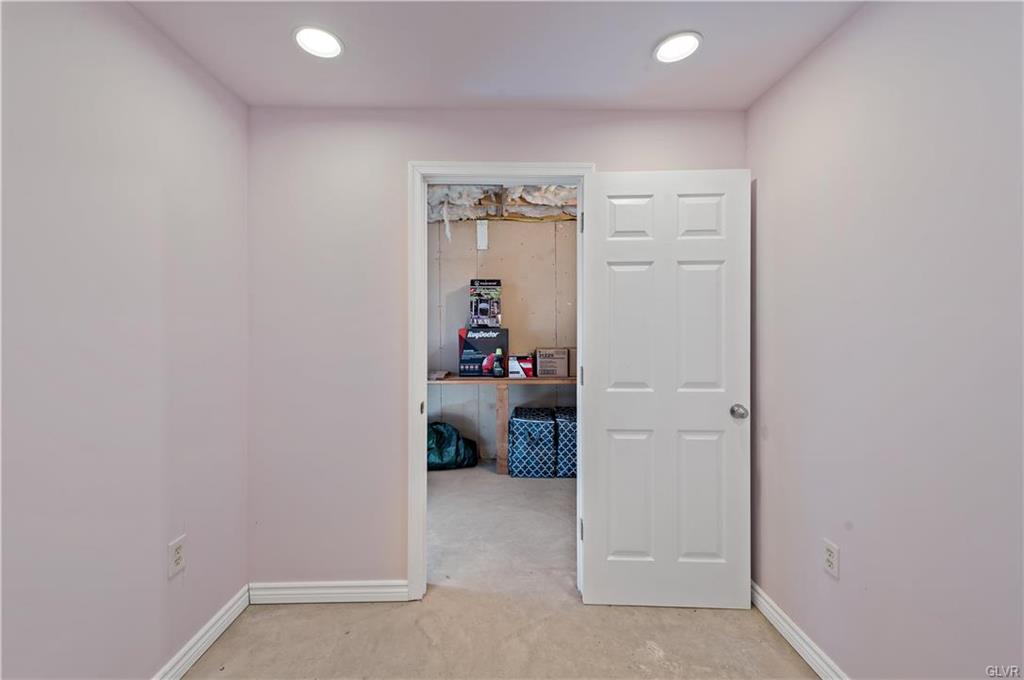 Wayne County, Pennsylvania 18428, United States, 4 Bedrooms Bedrooms, ,3 BathroomsBathrooms,Residential,Active,85959