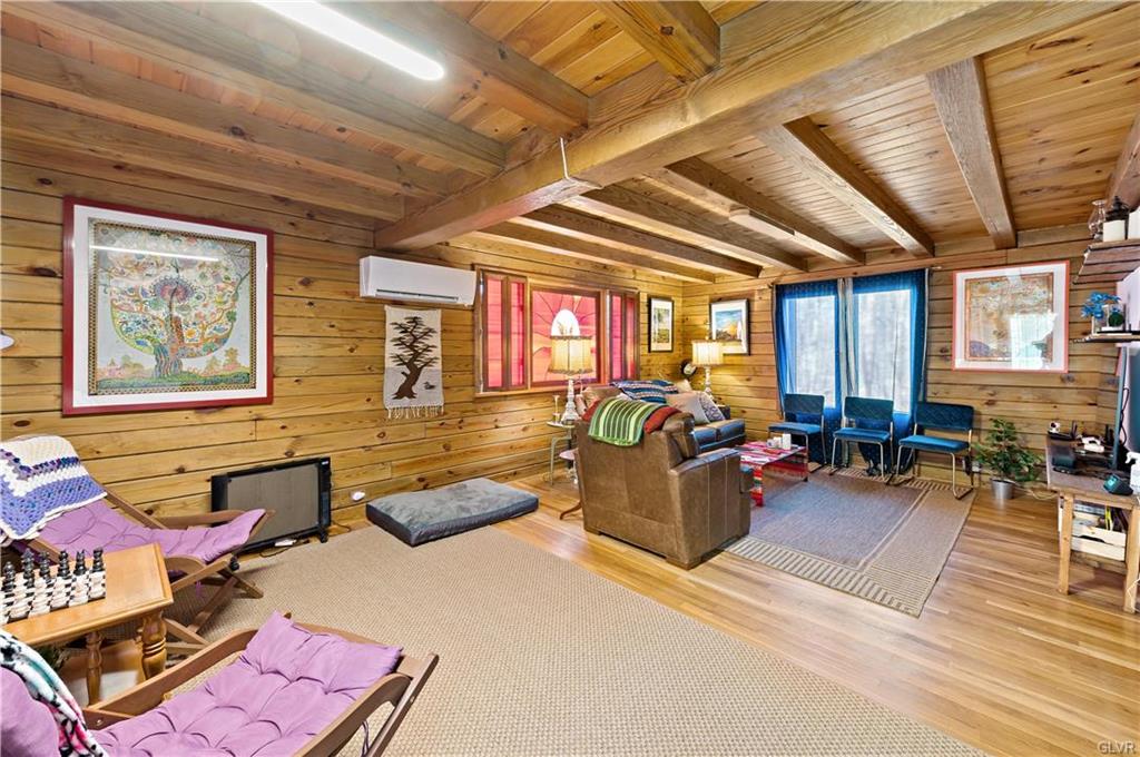 Wayne County, Pennsylvania 18428, United States, 4 Bedrooms Bedrooms, ,3 BathroomsBathrooms,Residential,Active,85959