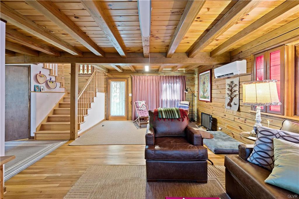 Wayne County, Pennsylvania 18428, United States, 4 Bedrooms Bedrooms, ,3 BathroomsBathrooms,Residential,Active,85959