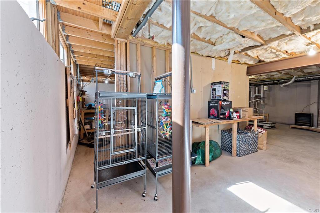 Wayne County, Pennsylvania 18428, United States, 4 Bedrooms Bedrooms, ,3 BathroomsBathrooms,Residential,Active,85959