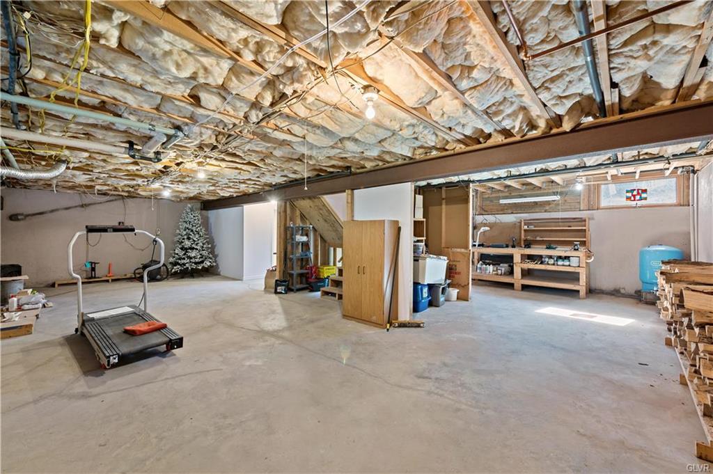 Wayne County, Pennsylvania 18428, United States, 4 Bedrooms Bedrooms, ,3 BathroomsBathrooms,Residential,Active,85959