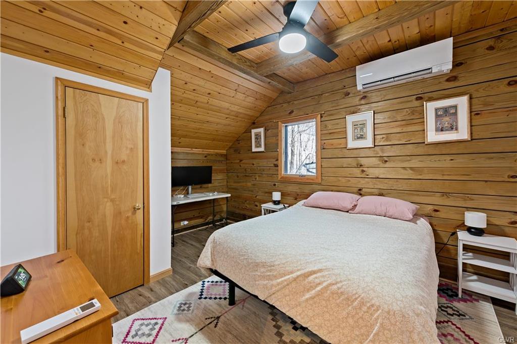 Wayne County, Pennsylvania 18428, United States, 4 Bedrooms Bedrooms, ,3 BathroomsBathrooms,Residential,Active,85959