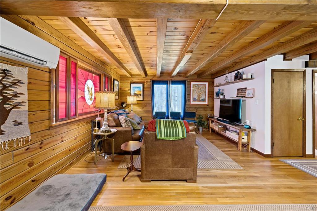 Wayne County, Pennsylvania 18428, United States, 4 Bedrooms Bedrooms, ,3 BathroomsBathrooms,Residential,Active,85959